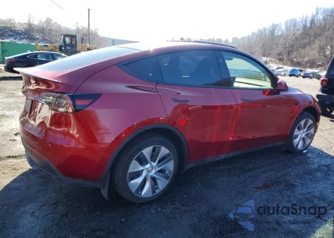 2024 Tesla Model Y z USA, uszkodzony, nr VIN 7SAYGDED1RF093274
